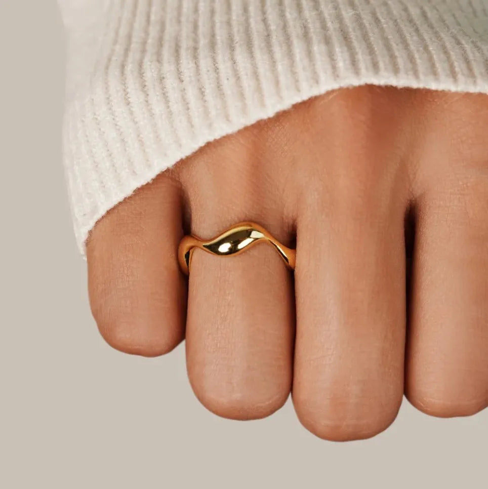Clarise - Justerbar Ocean Wave-ring i sterlingsølv med guldbelægning