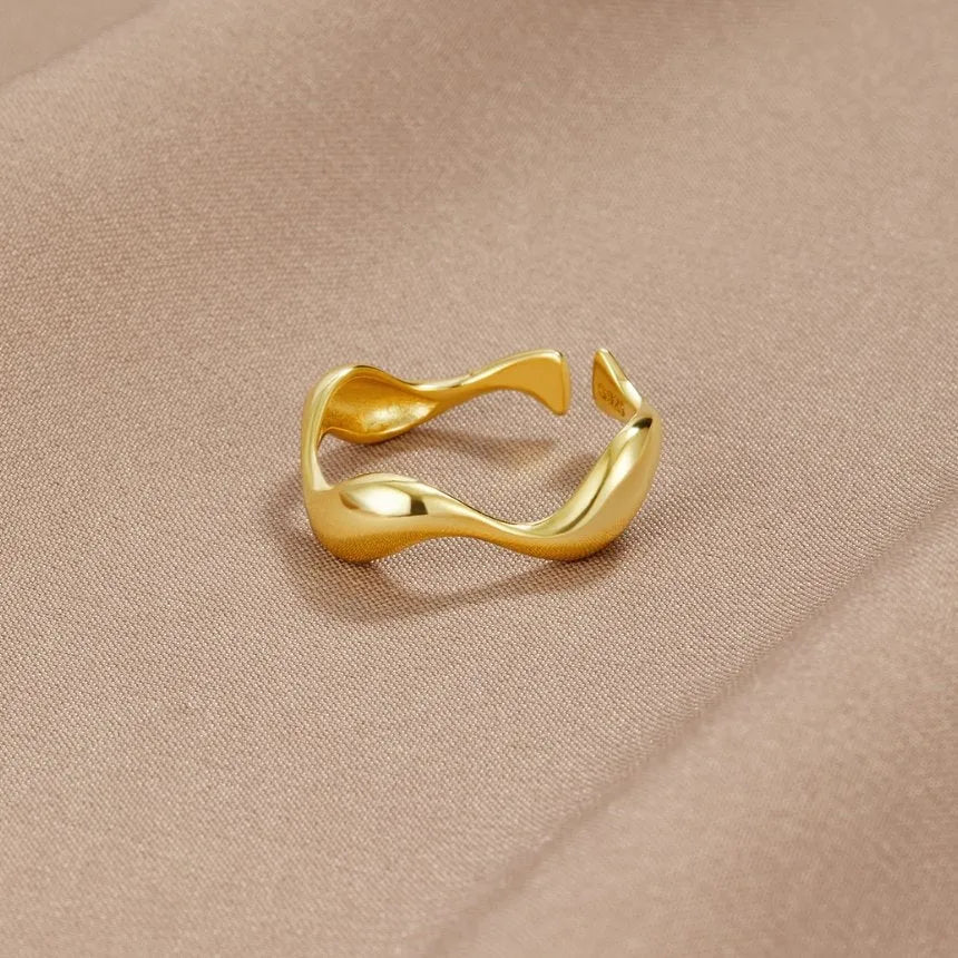 Clarise - Justerbar Ocean Wave-ring i sterlingsølv med guldbelægning