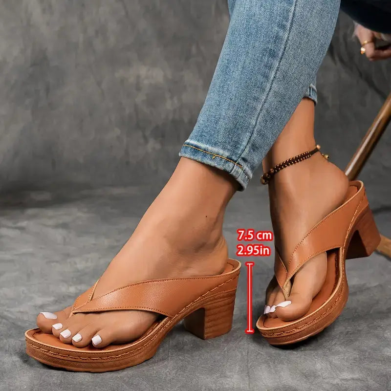 Clarine – Elegante flip-flop sandaler med lav hæl til kvinder
