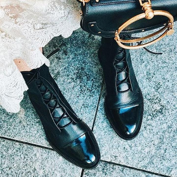 Velynn – Botas de Tornozelo de Couro com Atacadores para Mulher
