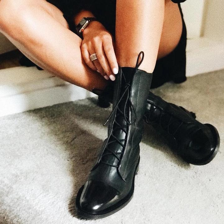 Velynn – Botas de Tornozelo de Couro com Atacadores para Mulher