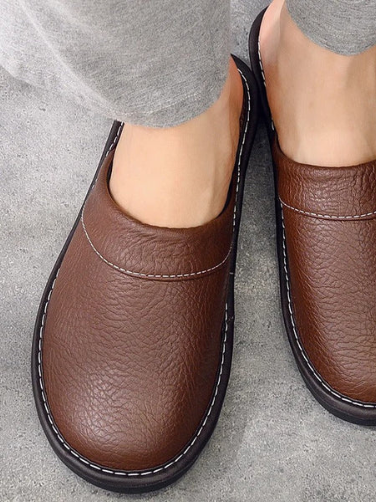 Nerio | Pantofole da Uomo | Comfort Resistente in Pelle per Interno ed Esterno