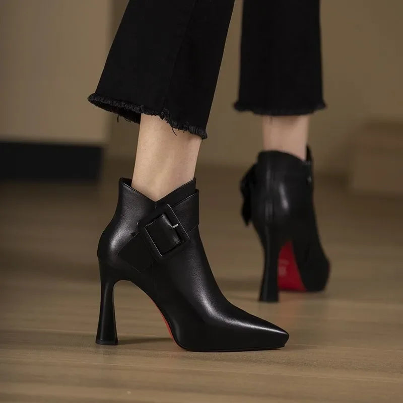 Cariza – Buckle Ankle Boots