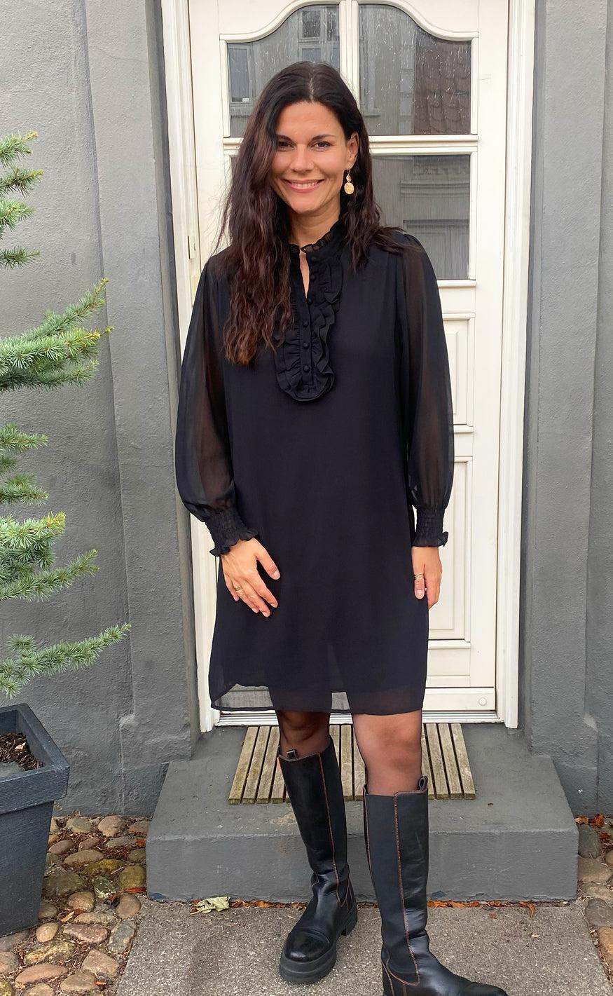 Isalynn – Sort underkjole med stropper