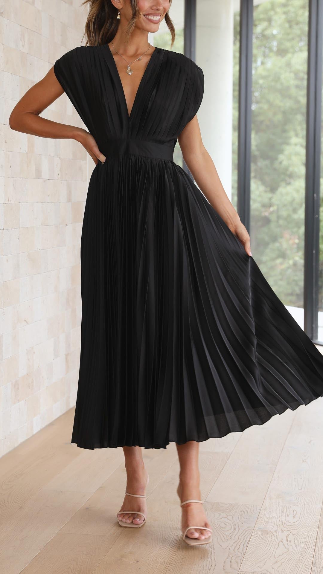 Audrelia – elegantné plisované midi šaty s hlbokým výstrihom do V