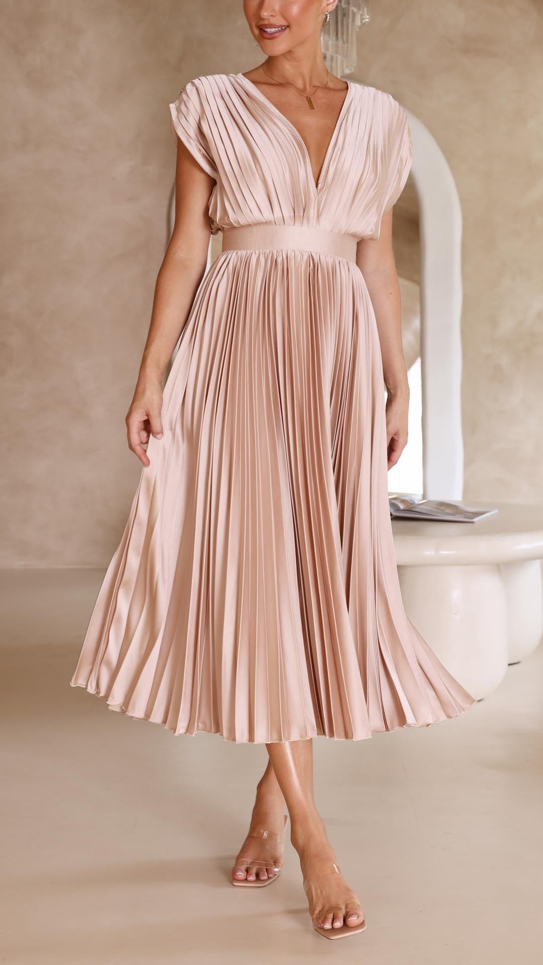 Audrelia – elegantné plisované midi šaty s hlbokým výstrihom do V