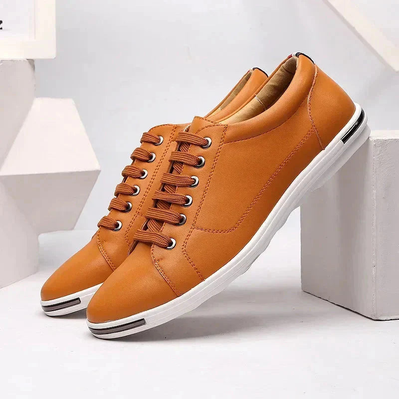 Dolly - Damskie sneakersy z eleganckim noskiem i metalowym detalem na podeszwie