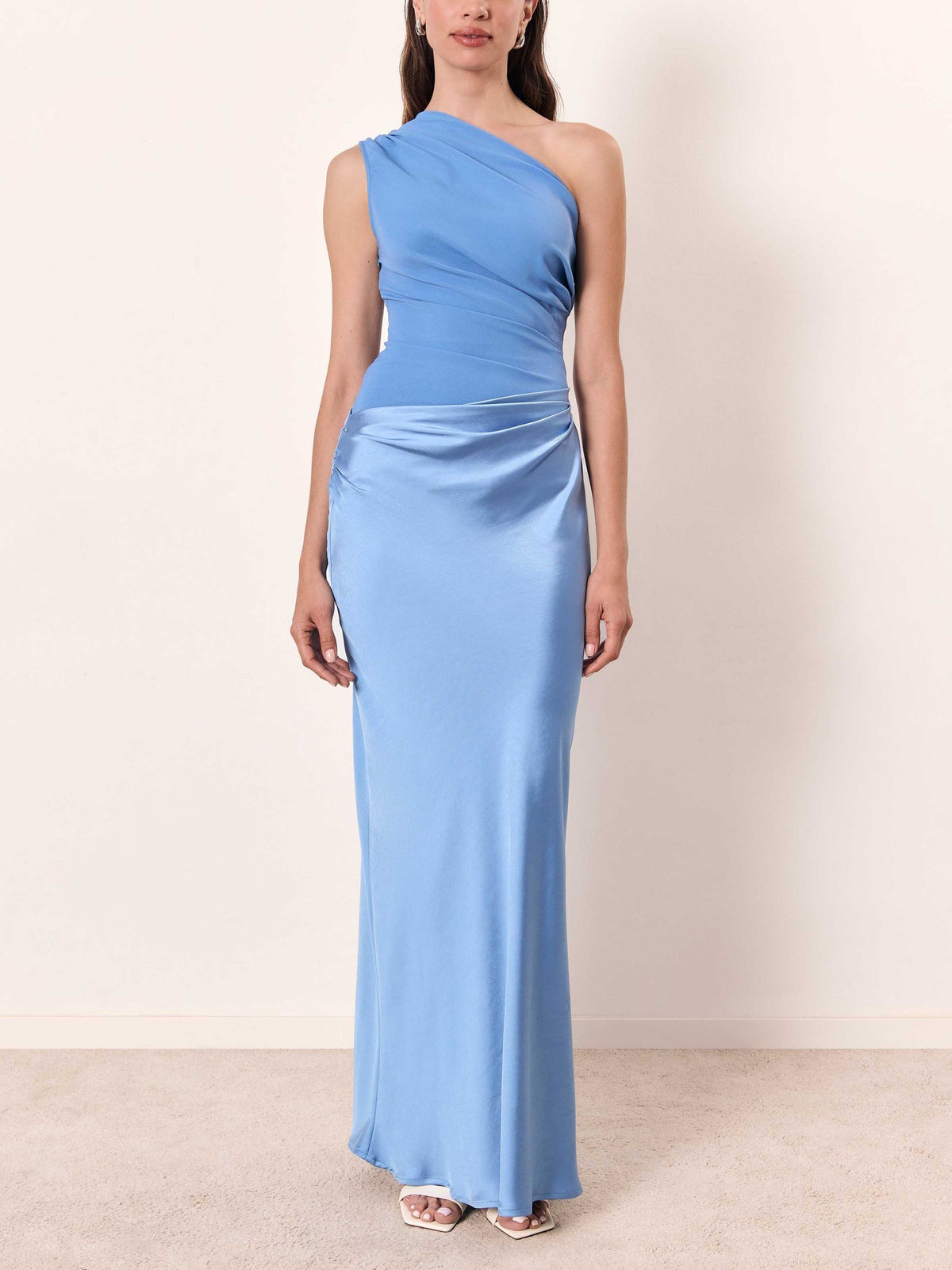 Anivelle - Maxikleid mit einer schulter und Faltenwurf