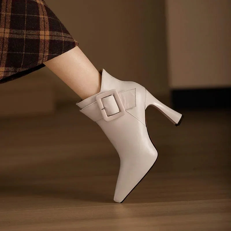 Cariza – Buckle Ankle Boots
