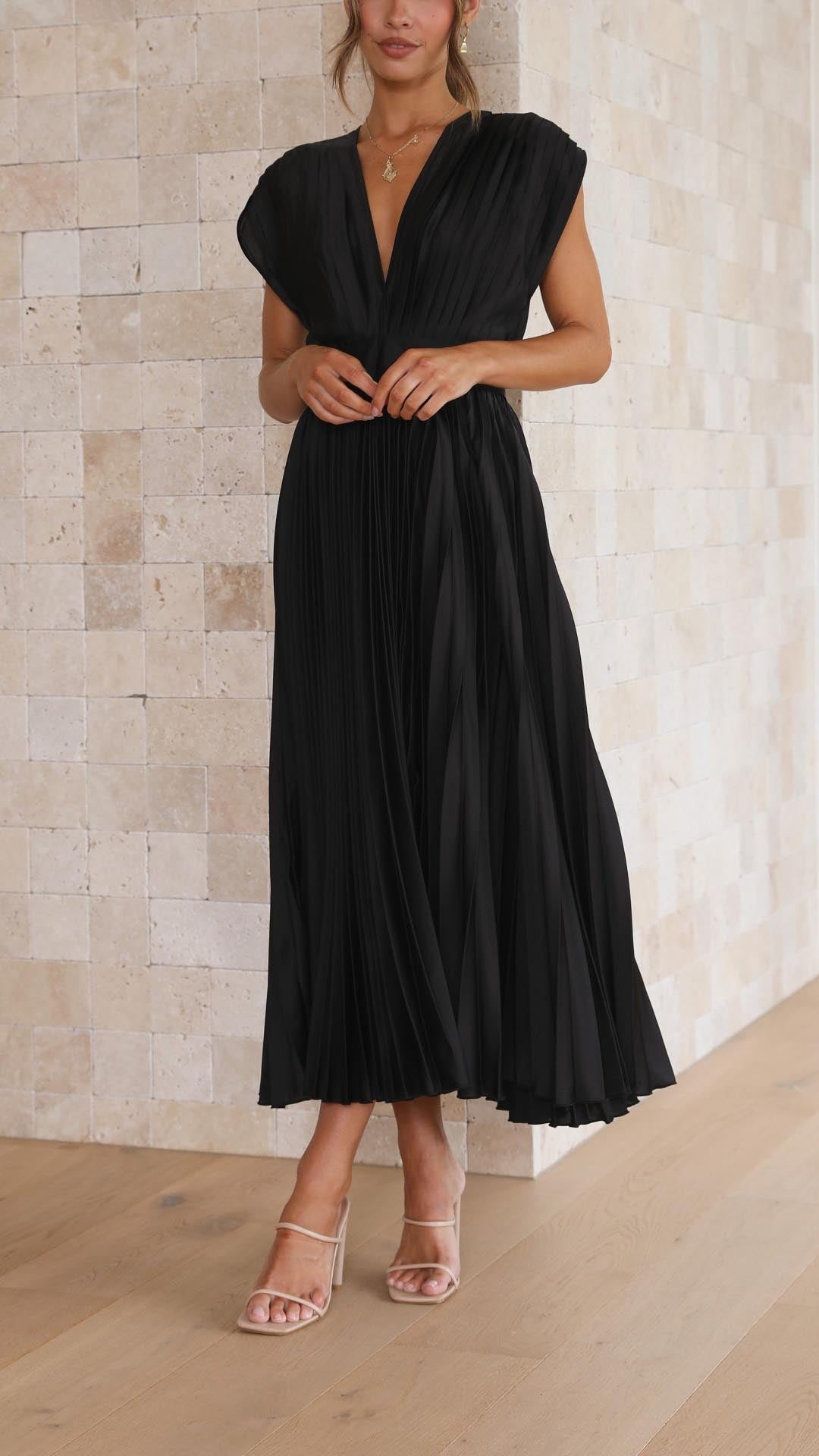 Audrelia – elegantné plisované midi šaty s hlbokým výstrihom do V