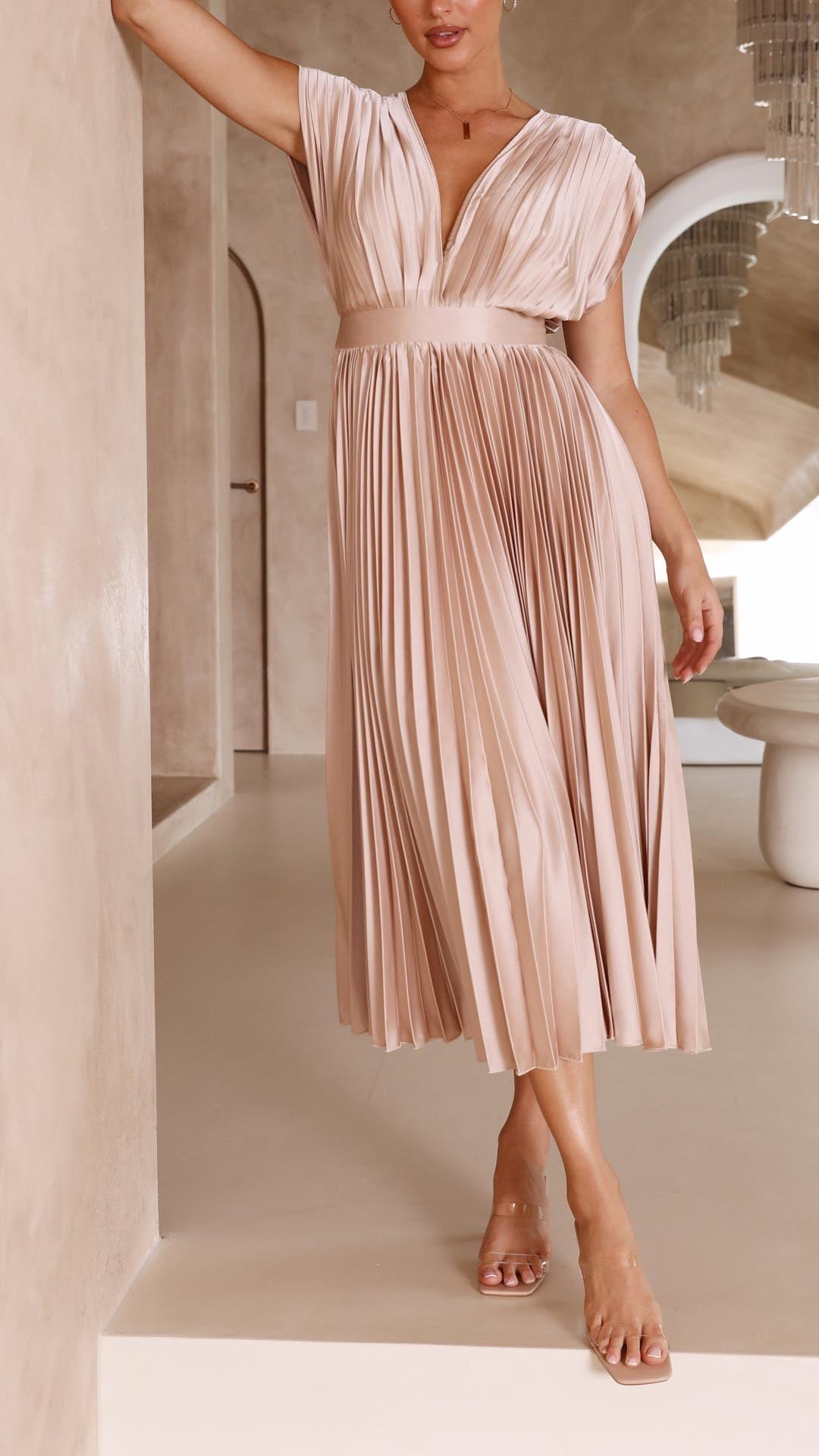 Audrelia – elegantné plisované midi šaty s hlbokým výstrihom do V
