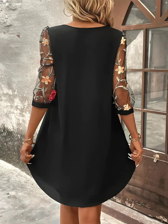 Elythra - Dames Mini Jurk met Geborduurde Mesh Mouwen